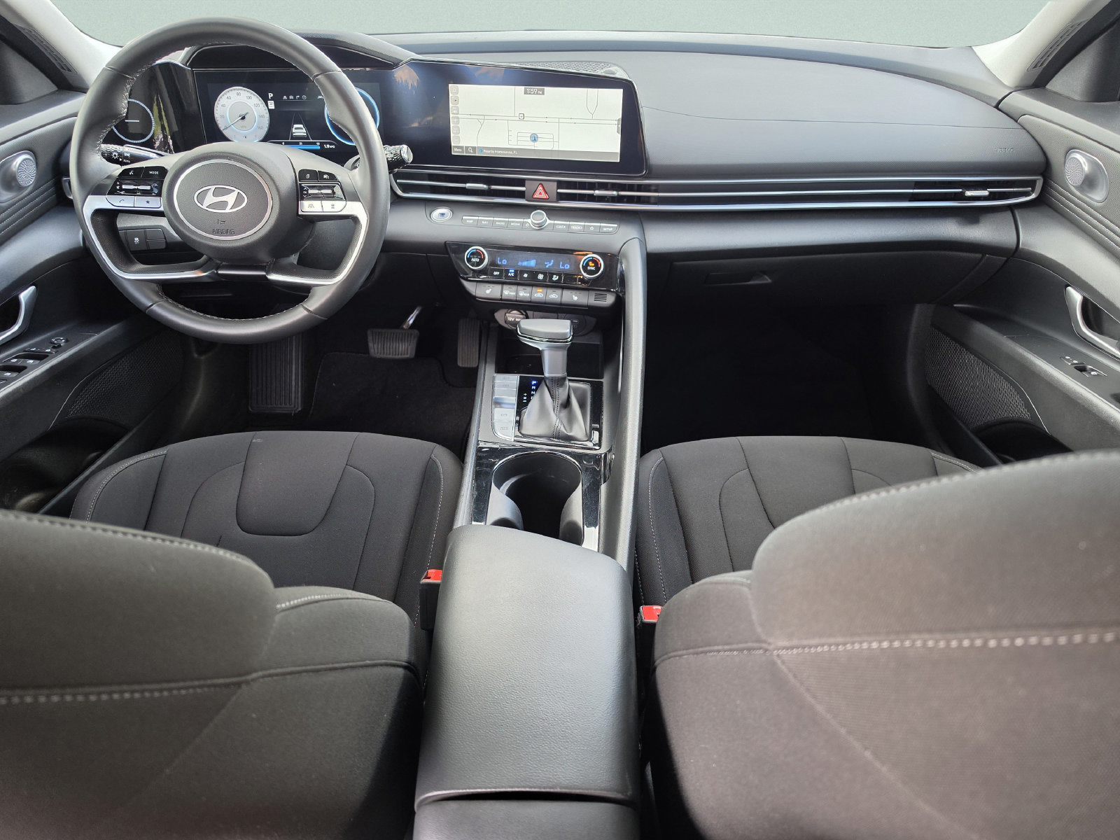 Used 2024 Hyundai Elantra SEL w/ Convenience Package FWD image 17