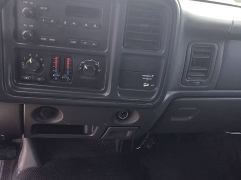 Used 2005 Chevrolet Silverado 3500 2WD Regular Cab image 11