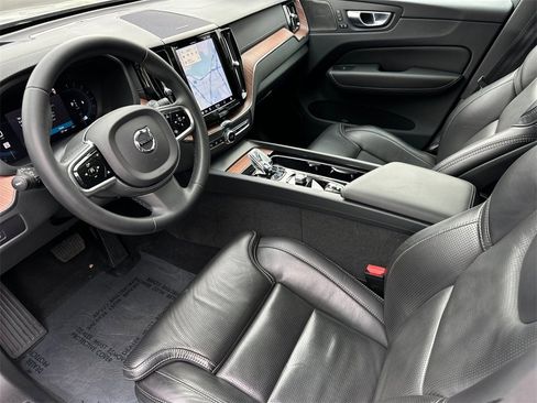 Certified 2023 Volvo XC60 B5 Ultimate image 9