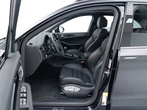 Certified 2026 Porsche Macan AWD/4WD image 17