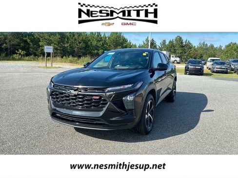 Used 2024 Chevrolet Trax RS w/ Driver Confidence Package FWD image 1
