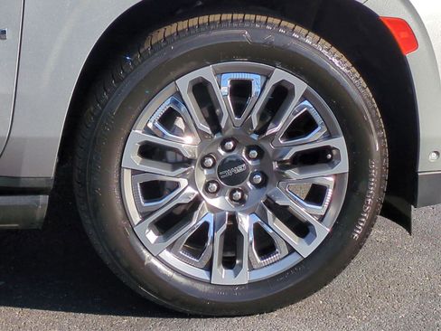 Used 2023 GMC Yukon XL Denali Ultimate image 12