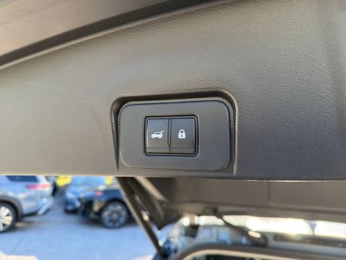 Used 2023 Nissan Rogue SL w/ SL Premium Package image 34