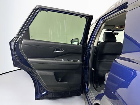 Used 2025 Nissan Pathfinder SL image 26