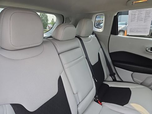 Used 2018 Jeep Compass Latitude w/ Popular Equipment Group AWD/4WD image 34