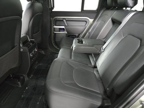Used 2023 Land Rover Defender 110 SE image 5