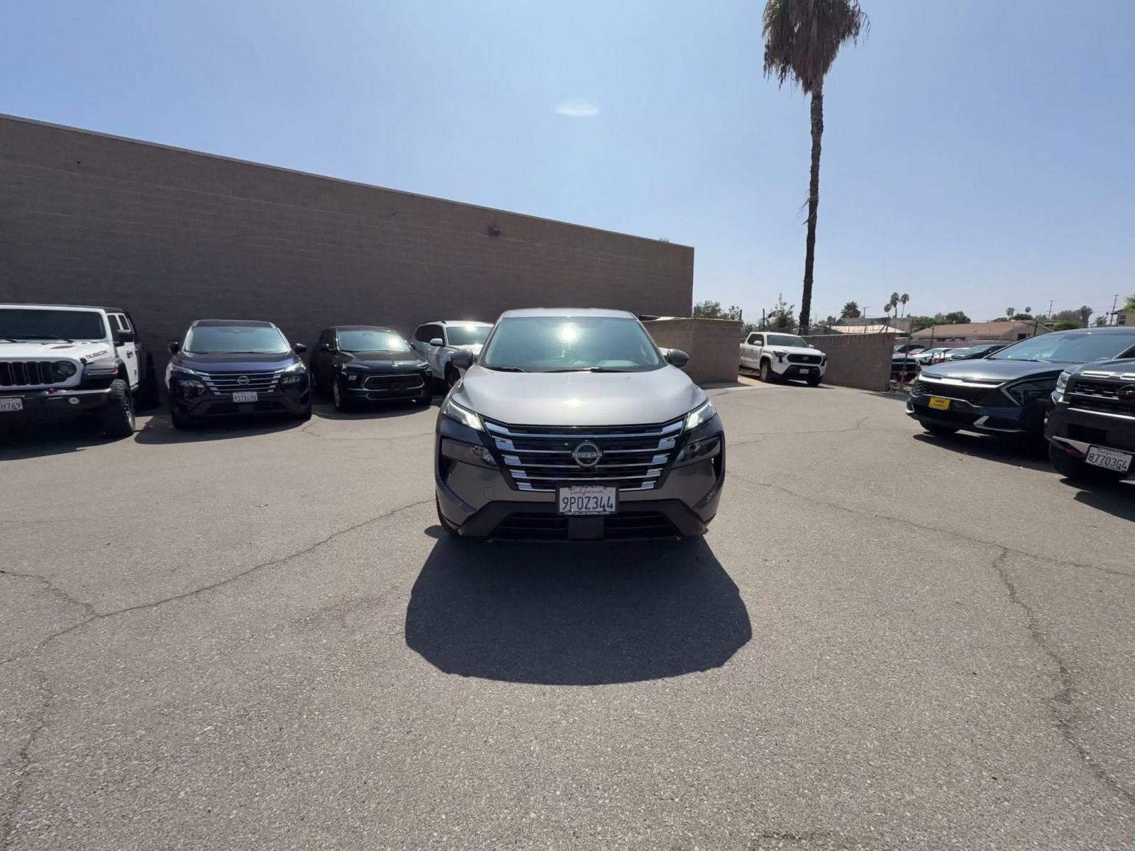 Used 2025 Nissan Rogue SV FWD image 4