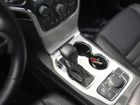 Used 2018 Jeep Grand Cherokee Limited image 17