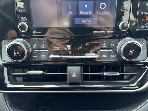 Used 2022 Toyota Highlander XLE AWD/4WD image 20