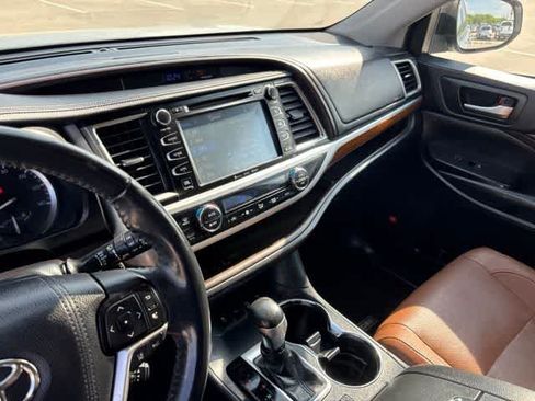 Used 2019 Toyota Highlander Limited Platinum AWD/4WD image 20