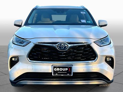 Used 2021 Toyota Highlander Platinum image 3