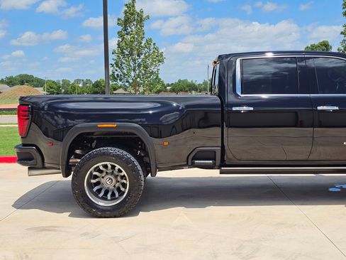 Used 2024 GMC Sierra 3500 Denali Ultimate AWD/4WD image 7