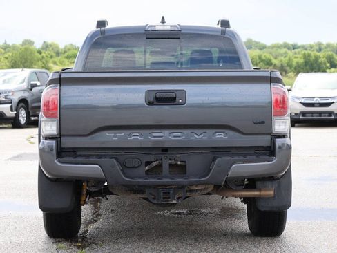 Used 2020 Toyota Tacoma TRD Off-Road w/ TRD Premium Off Road Package AWD/4WD image 10