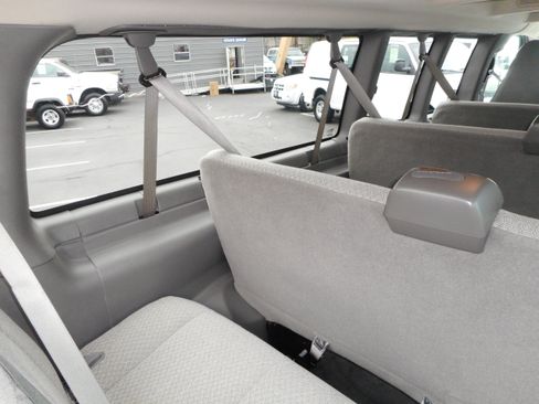 Used 2017 Chevrolet Express 3500 LT w/ LT Preferred Equipment Group RWD image 19
