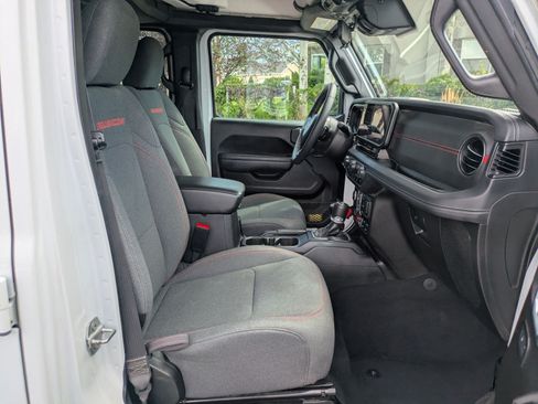 Used 2025 Jeep Wrangler Unlimited Rubicon AWD/4WD image 33