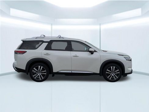 Used 2023 Nissan Pathfinder Platinum w/ Cargo Package AWD/4WD image 8
