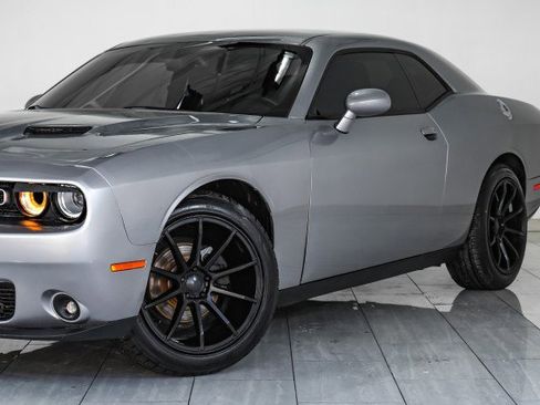 Used 2015 Dodge Challenger SXT image 50