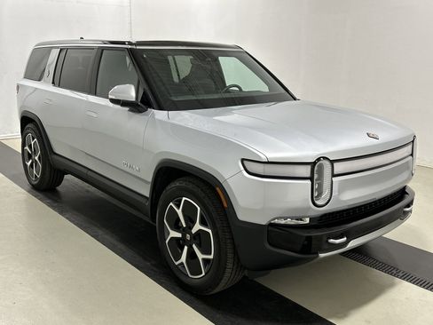Used 2024 Rivian R1S Adventure AWD/4WD image 7