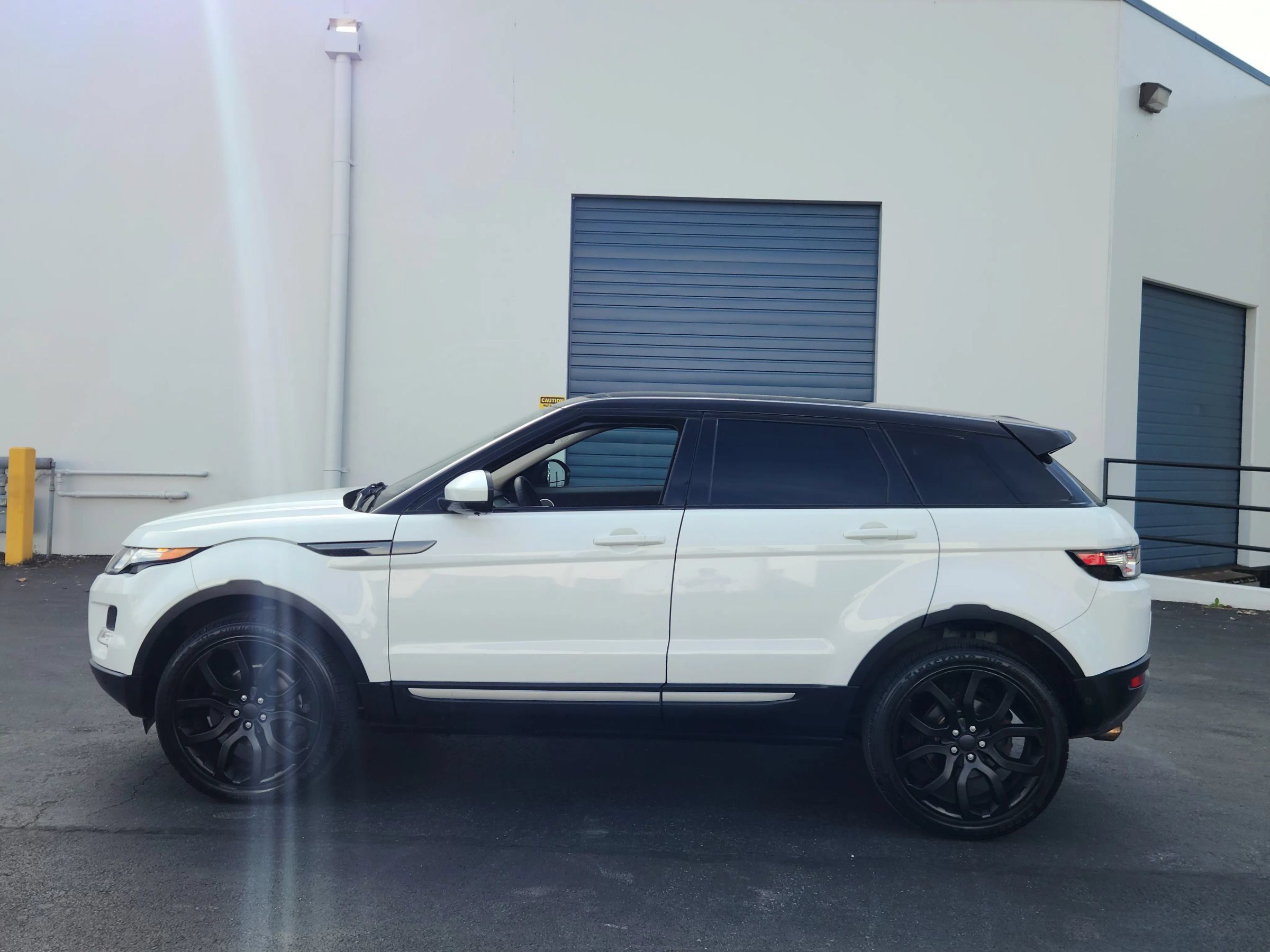 Used 2015 Land Rover Range Rover Evoque Pure Premium AWD/4WD image 2