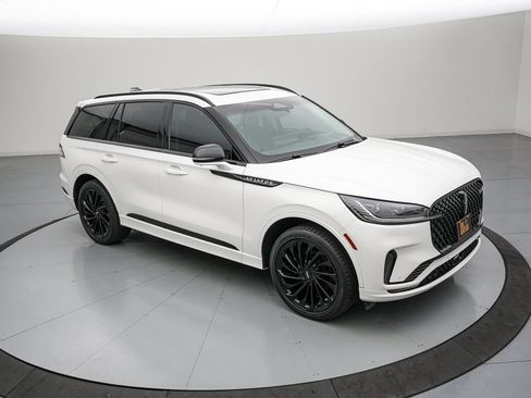 Used 2025 Lincoln Aviator Reserve w/ Equipment Group 201A AWD/4WD image 2
