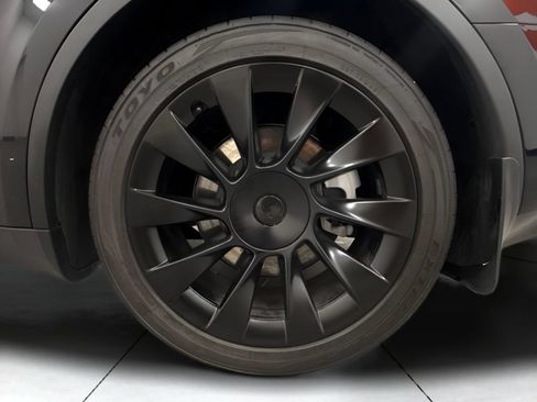 Used 2023 Tesla Model Y Long Range AWD/4WD image 27