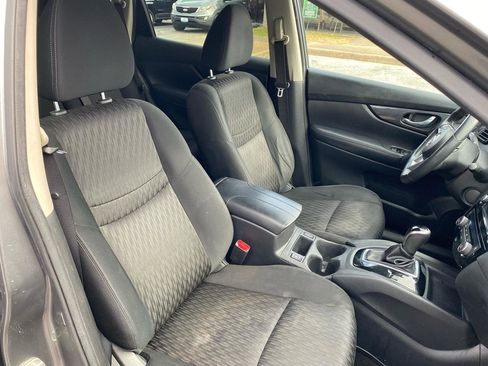 Used 2018 Nissan Rogue SV image 12