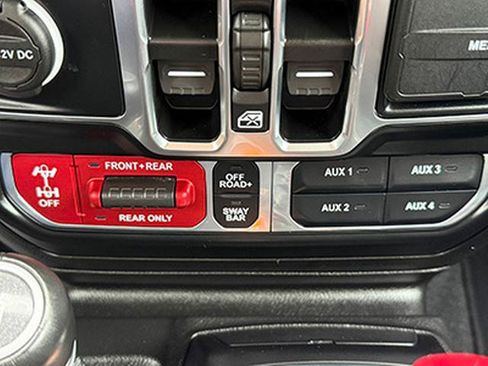 Used 2021 Jeep Wrangler Unlimited Rubicon w/ Dual Top Group AWD/4WD image 19