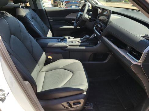 Used 2025 Toyota Grand Highlander AWD Hybrid image 10