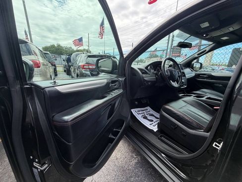 Used 2018 Dodge Grand Caravan GT FWD image 9