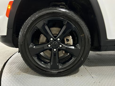 Used 2021 Jeep Grand Cherokee L Laredo image 38