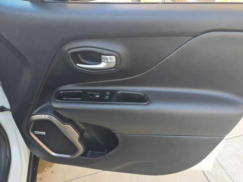 Used 2020 Jeep Renegade Limited image 21