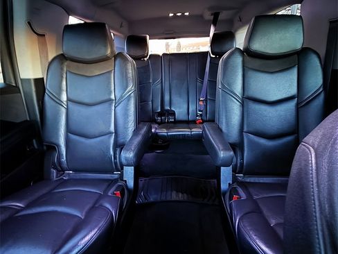 Used 2017 Cadillac Escalade ESV Premium Luxury w/ LPO, Radiant Package image 10