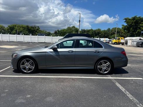 Used 2018 Mercedes-Benz E 400 4MATIC Sedan image 3