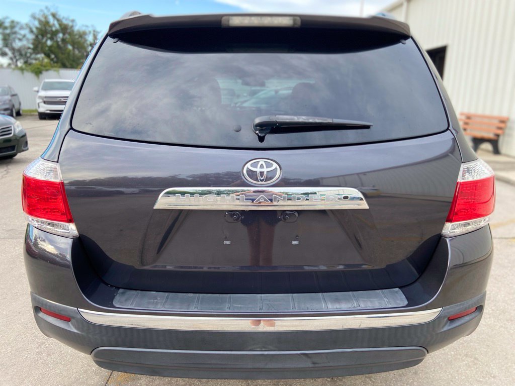 Used 2013 Toyota Highlander Plus FWD image 4