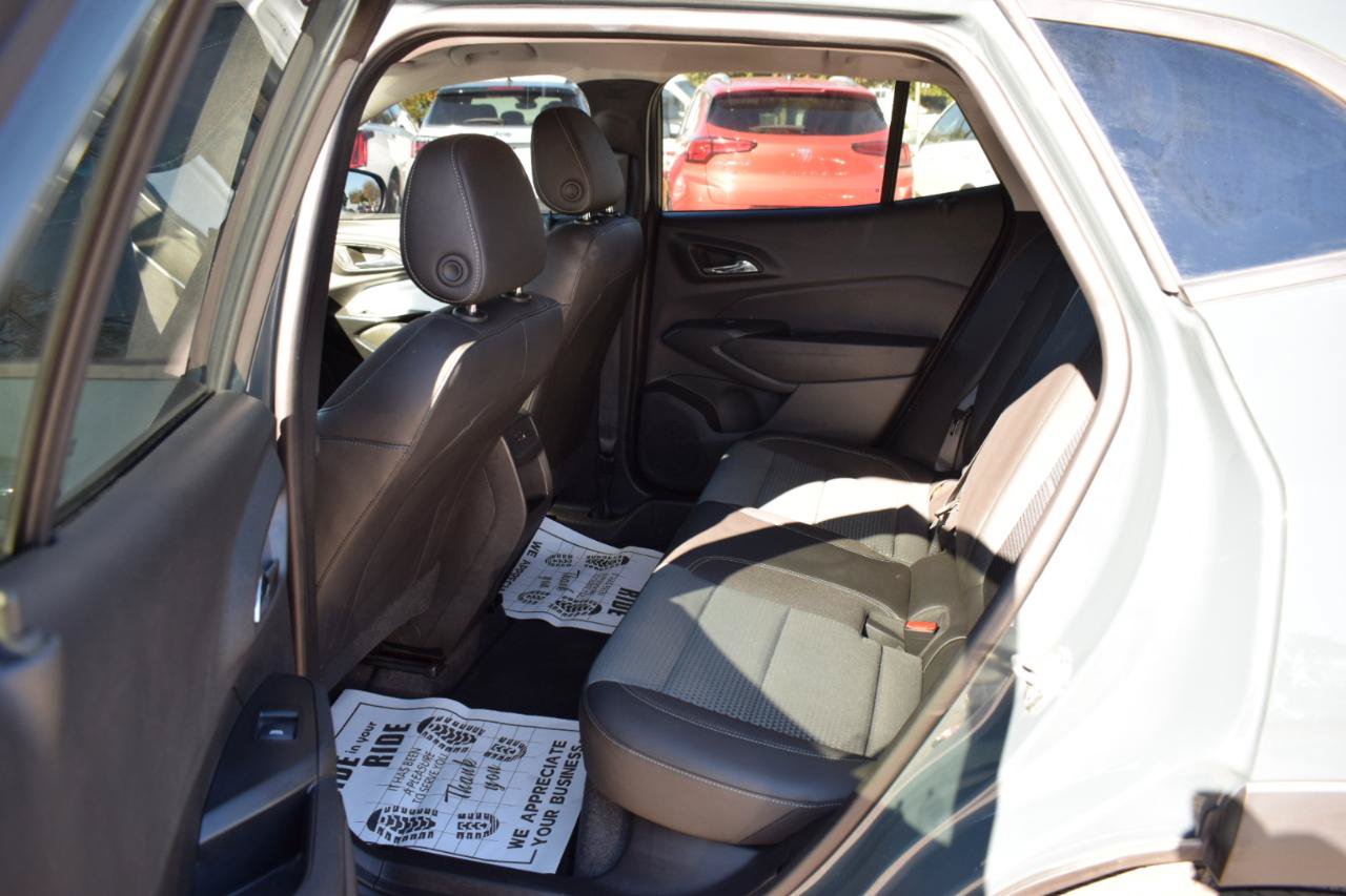 Used 2026 Chevrolet Trax LT FWD image 32