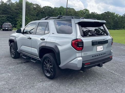 Used 2025 Toyota 4Runner SR5 AWD/4WD image 4