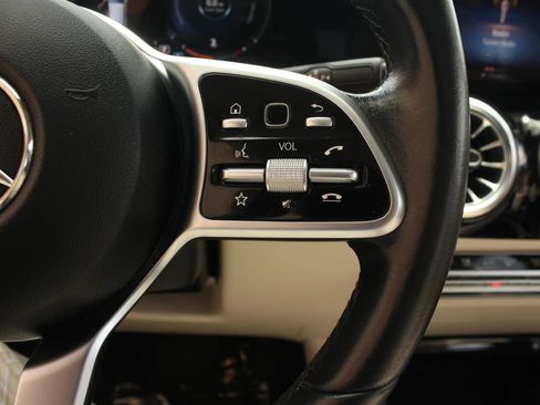 Used 2023 Mercedes-Benz GLA 250 w/ Premium Package image 33