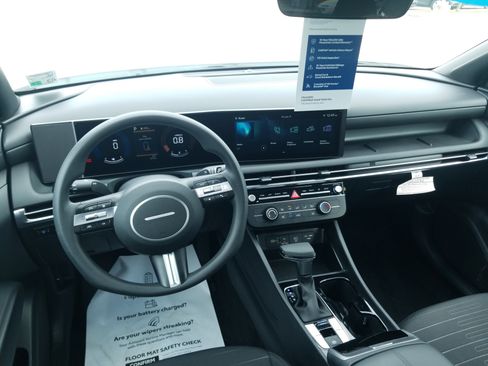 Certified 2025 Hyundai Santa Cruz SE image 17