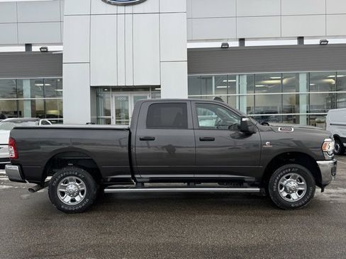 Used 2024 RAM 3500 Tradesman w/ Chrome Appearance Group image 33