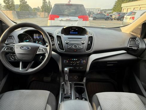 Used 2017 Ford Escape SE AWD/4WD image 3