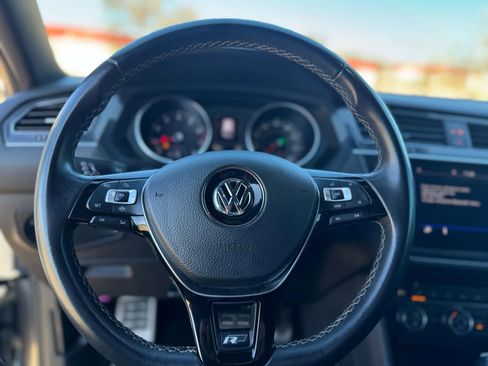 Used 2021 Volkswagen Tiguan SE R-Line image 14