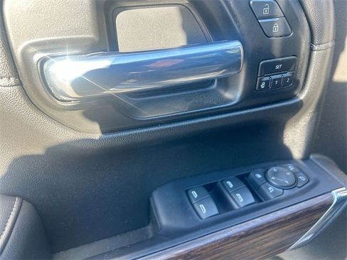 Used 2021 Chevrolet Silverado 1500 High Country w/ Technology Package image 17