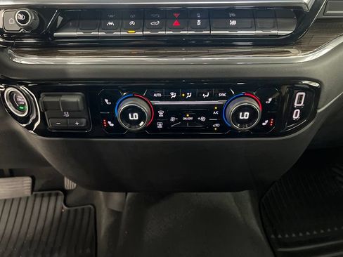 Used 2024 Chevrolet Silverado 1500 LT w/ Leather Package AWD/4WD image 18