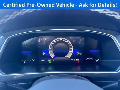 Certified 2023 Volkswagen Tiguan SE w/ Panoramic Sunroof Package AWD/4WD image 12