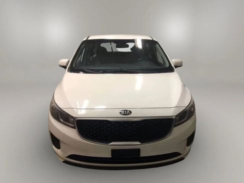 Used 2016 Kia Sedona L image 5