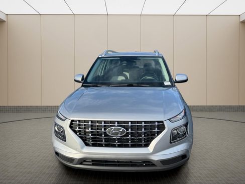 Certified 2025 Hyundai Venue SEL FWD image 6