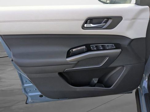 New 2026 Nissan Pathfinder SL FWD image 11
