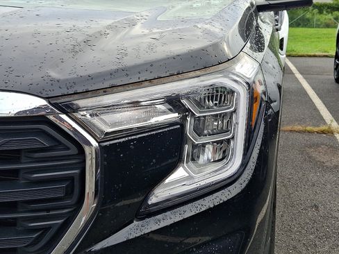 Used 2024 GMC Terrain SLE w/ Driver Convenience Package FWD image 9