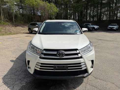 Used 2019 Toyota Highlander XLE AWD/4WD image 10
