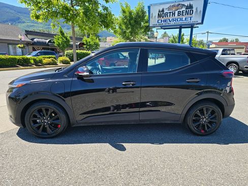 Used 2023 Chevrolet Bolt EUV LT w/ Comfort Package FWD image 8